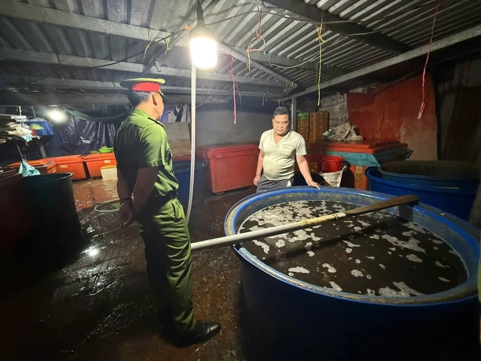 Lỡ ăn ốc bươu bị ngâm 