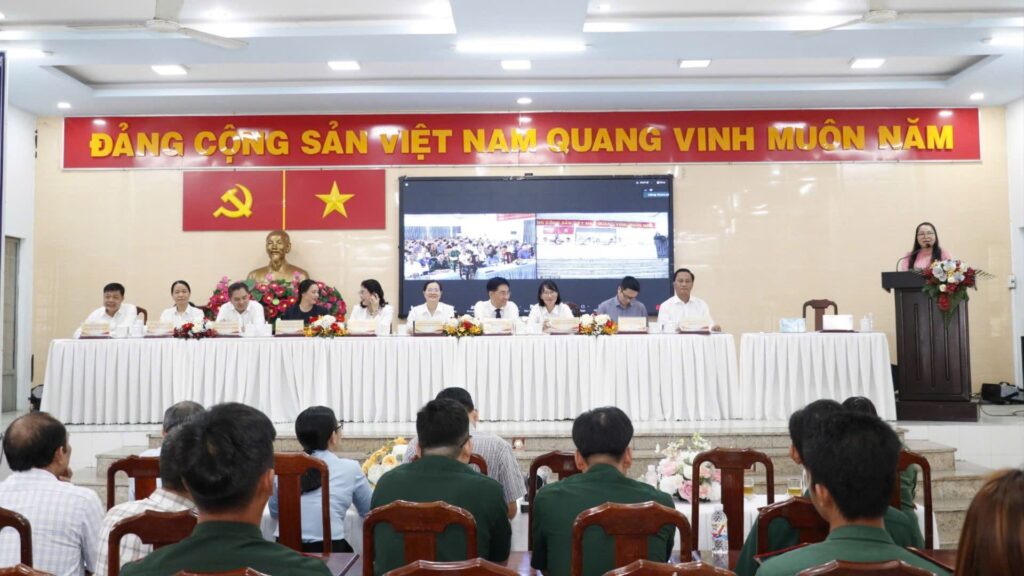 Ứng cử viên ĐBQH cam kết trợ giúp pháp lý, kết nối việc làm, nâng chất y tế cơ sở